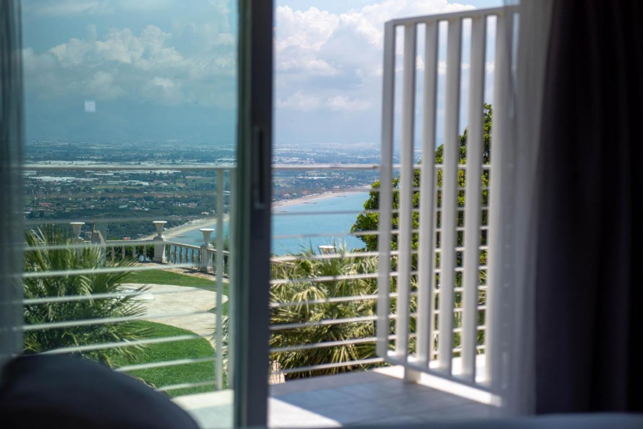 La Librata Boutique Hotel แตร์ราชินา ภายนอก รูปภาพ