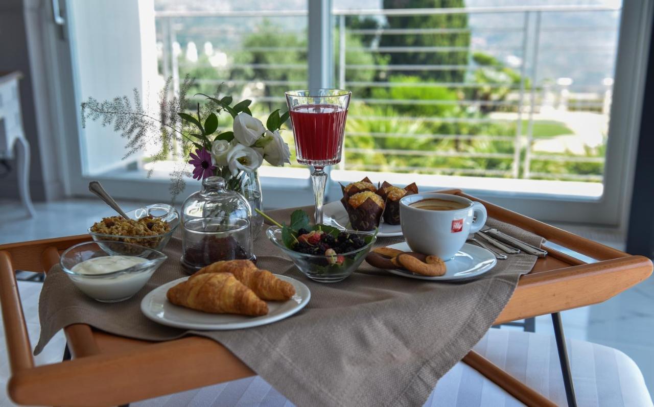 La Librata Boutique Hotel แตร์ราชินา ภายนอก รูปภาพ